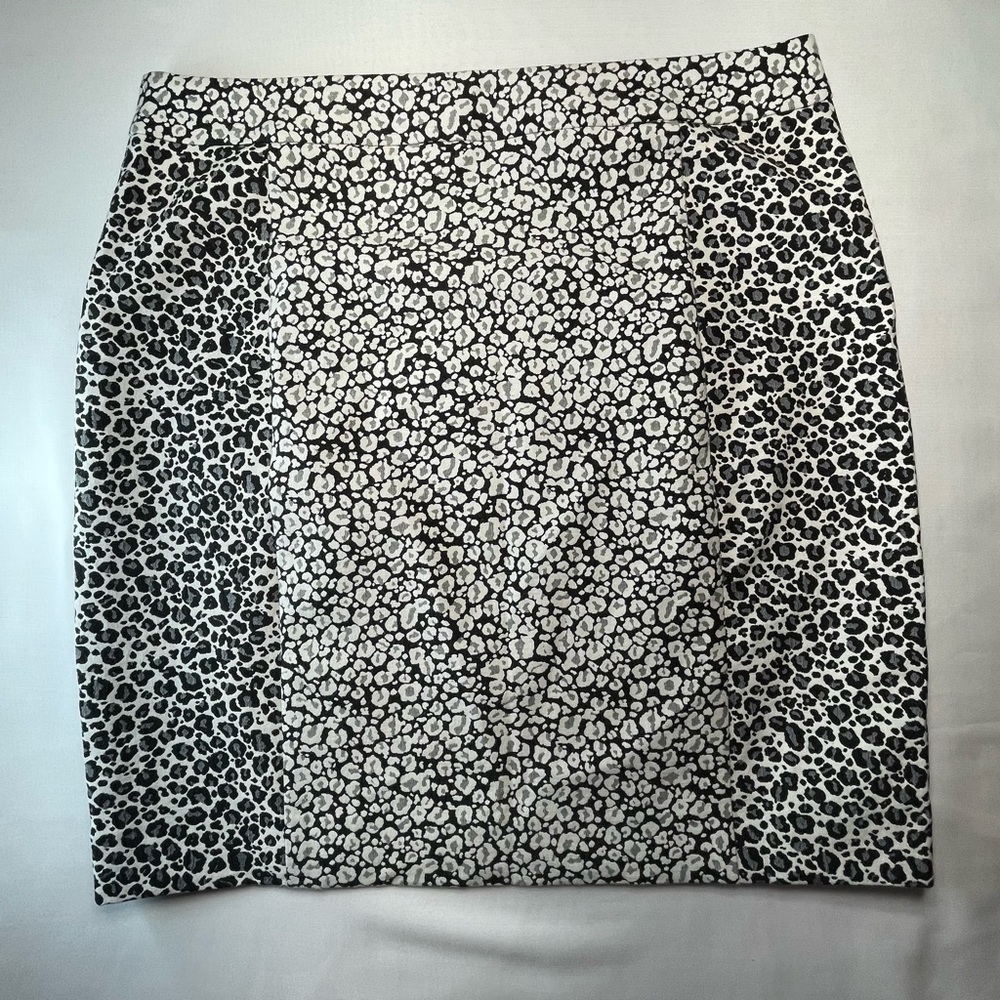 Anne Taylor Animal Print Skirt | Size 8 - Picture 13 of 13